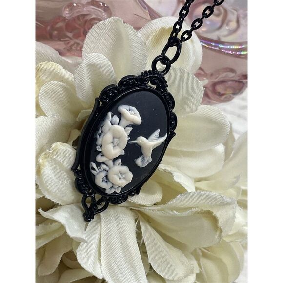 Cameo Necklace Hummingbird Bird Prom Nautical Wedding Party White black Heart - Picture 5 of 11